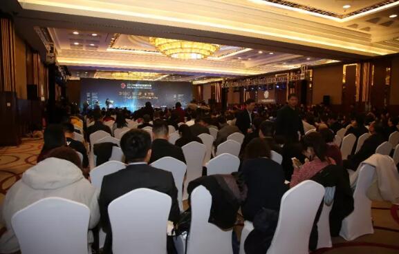 科技昨夜今晨1112：10月我国新能源汽车销量占比首超50%(图1)