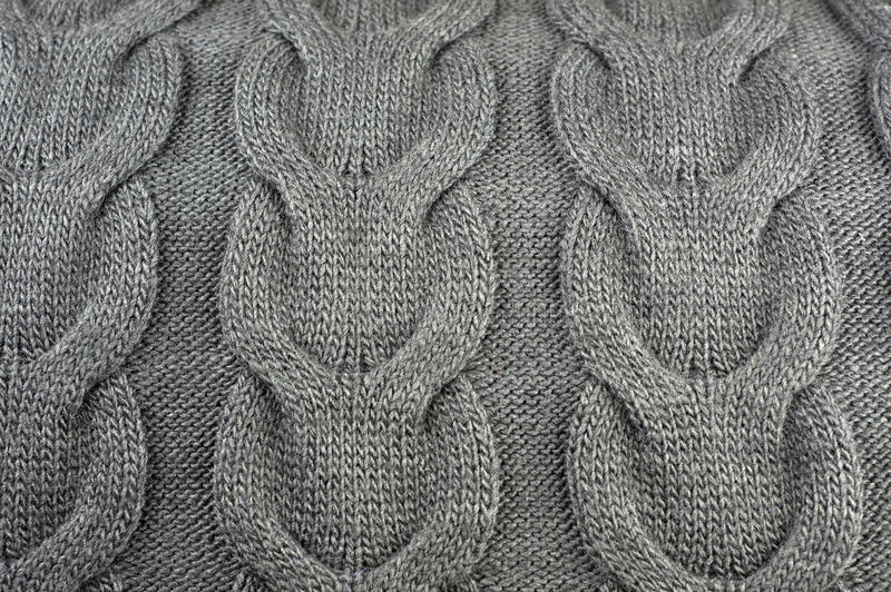 “萎缩”的七匹狼：销售费用34倍于研发去年闭店243家扣非断崖式下滑(图1)